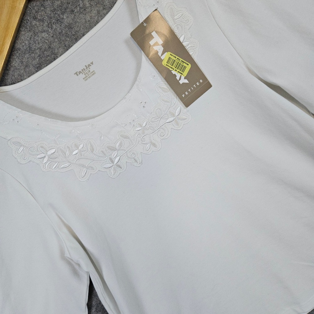 TanJay Petites White Top‎ Women's Size PS Floral Embroidered 3/4 Sleeve NWT NEW